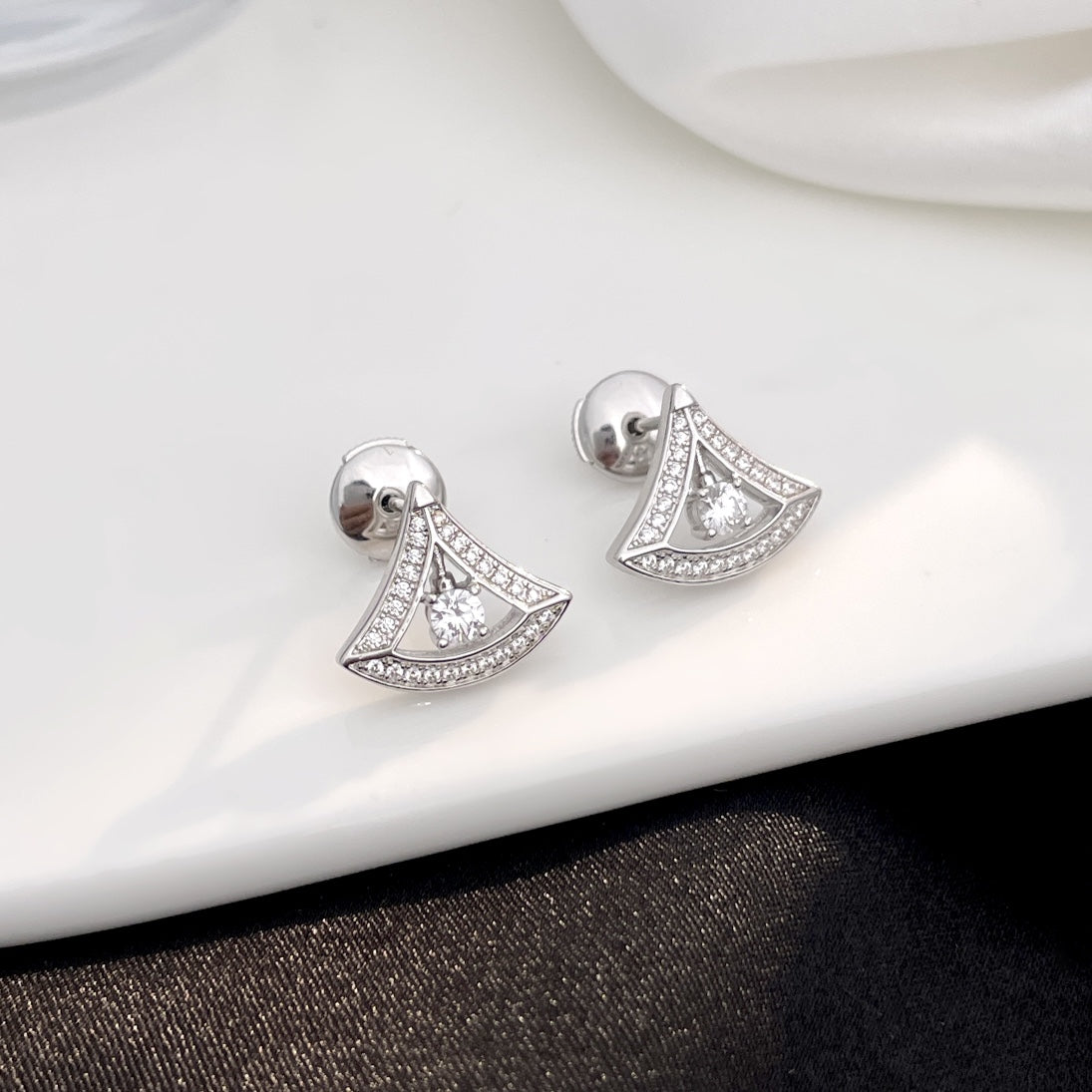 [Windsor Jewelry]DREAM MINI DIAMOND STUD EARRINGS