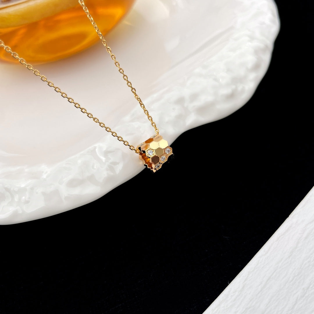 [Windsor Jewelry]BEE MINI PEDANT DIAMOND NECKLACE