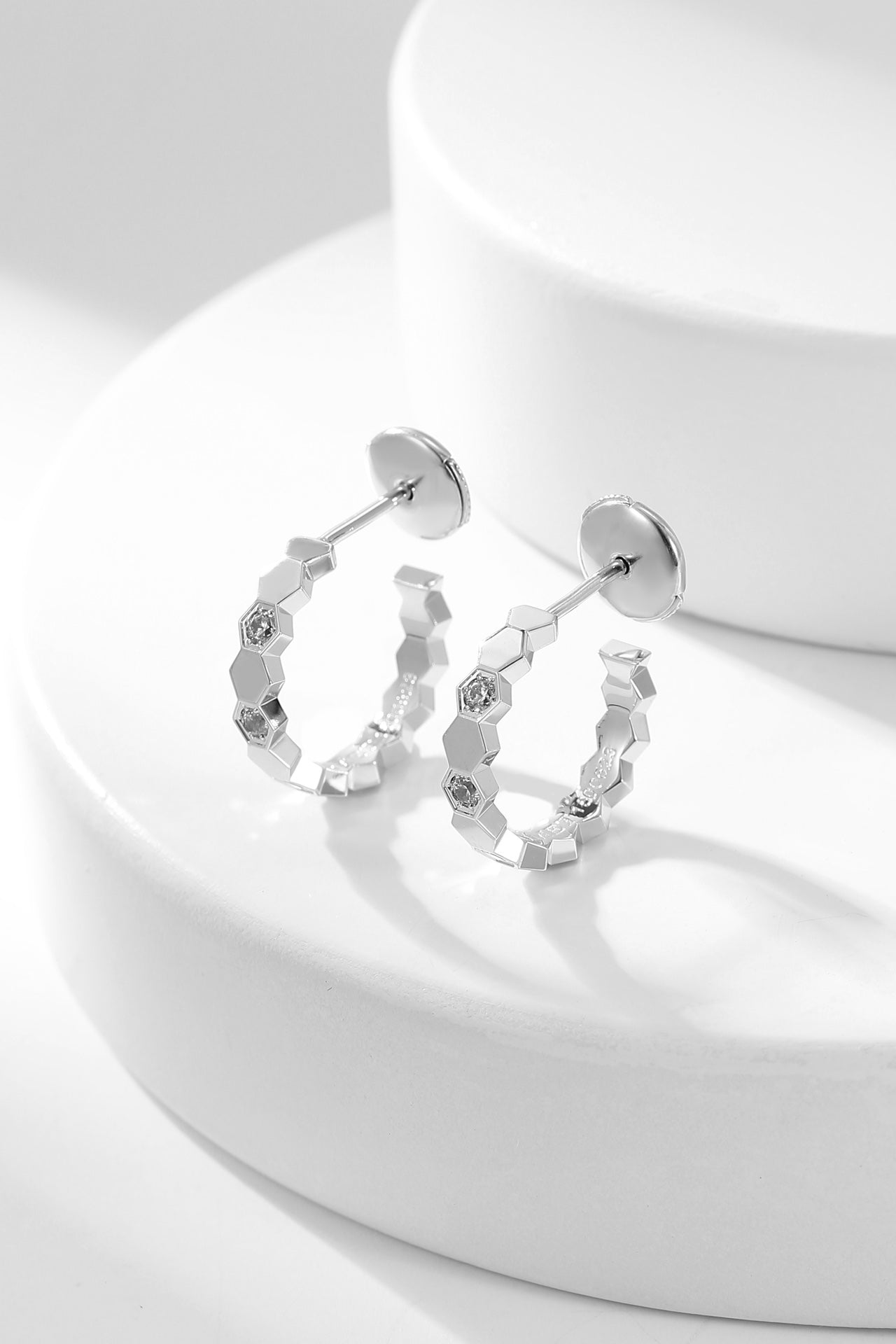 [Windsor Jewelry]BEE LOVE DIAMOND HOOP EARRINGS