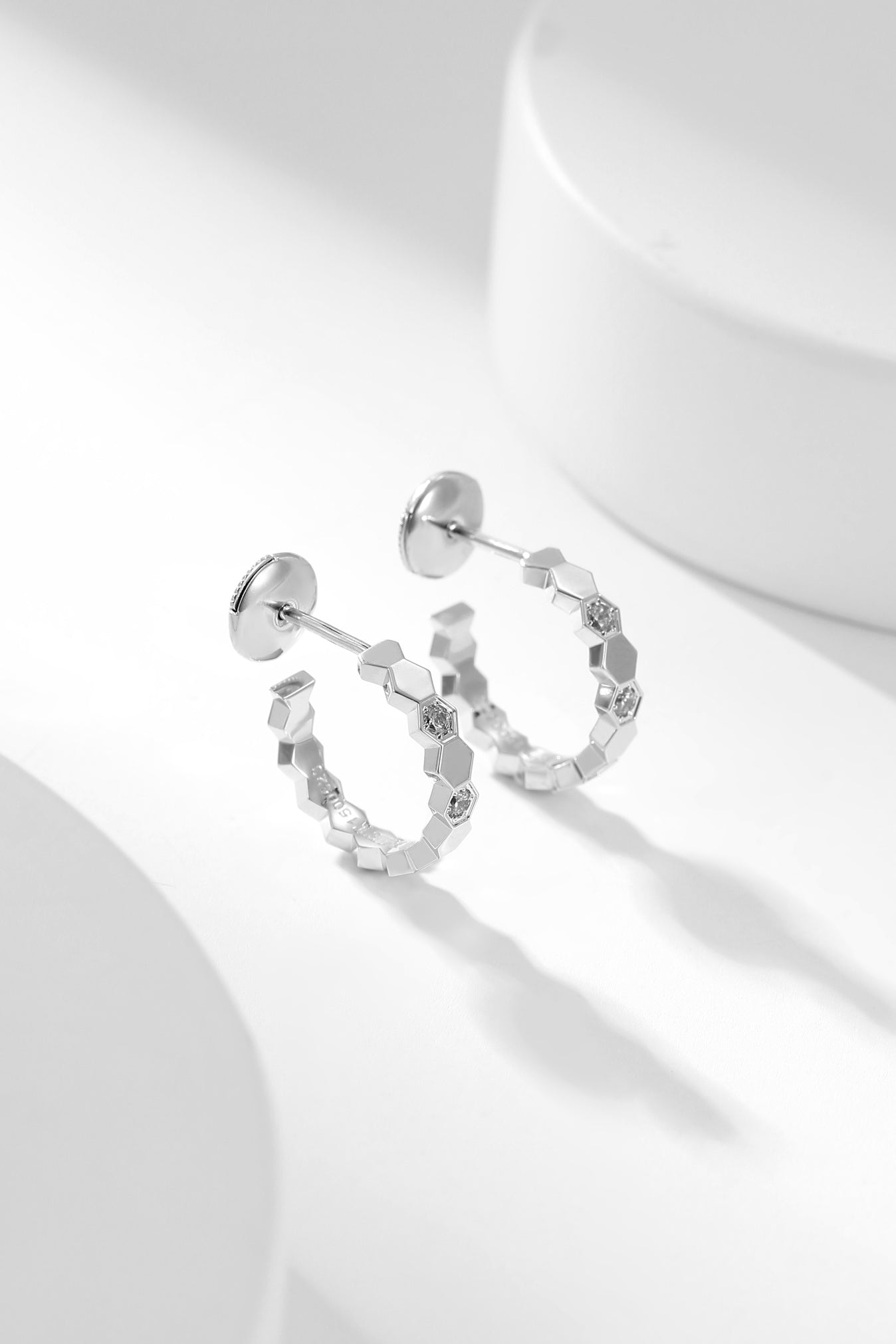 [Windsor Jewelry]BEE LOVE DIAMOND HOOP EARRINGS