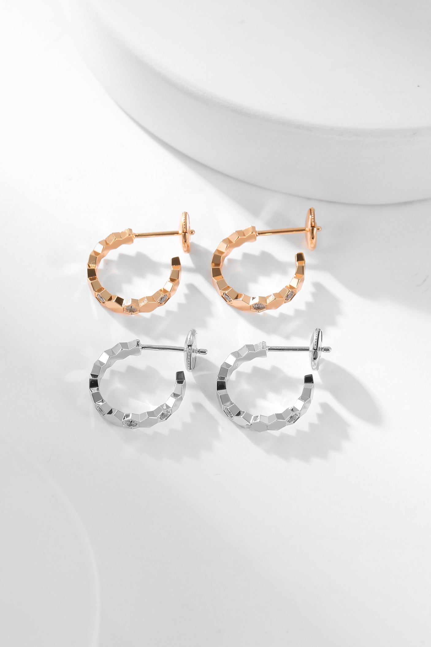 [Windsor Jewelry]BEE LOVE DIAMOND HOOP EARRINGS