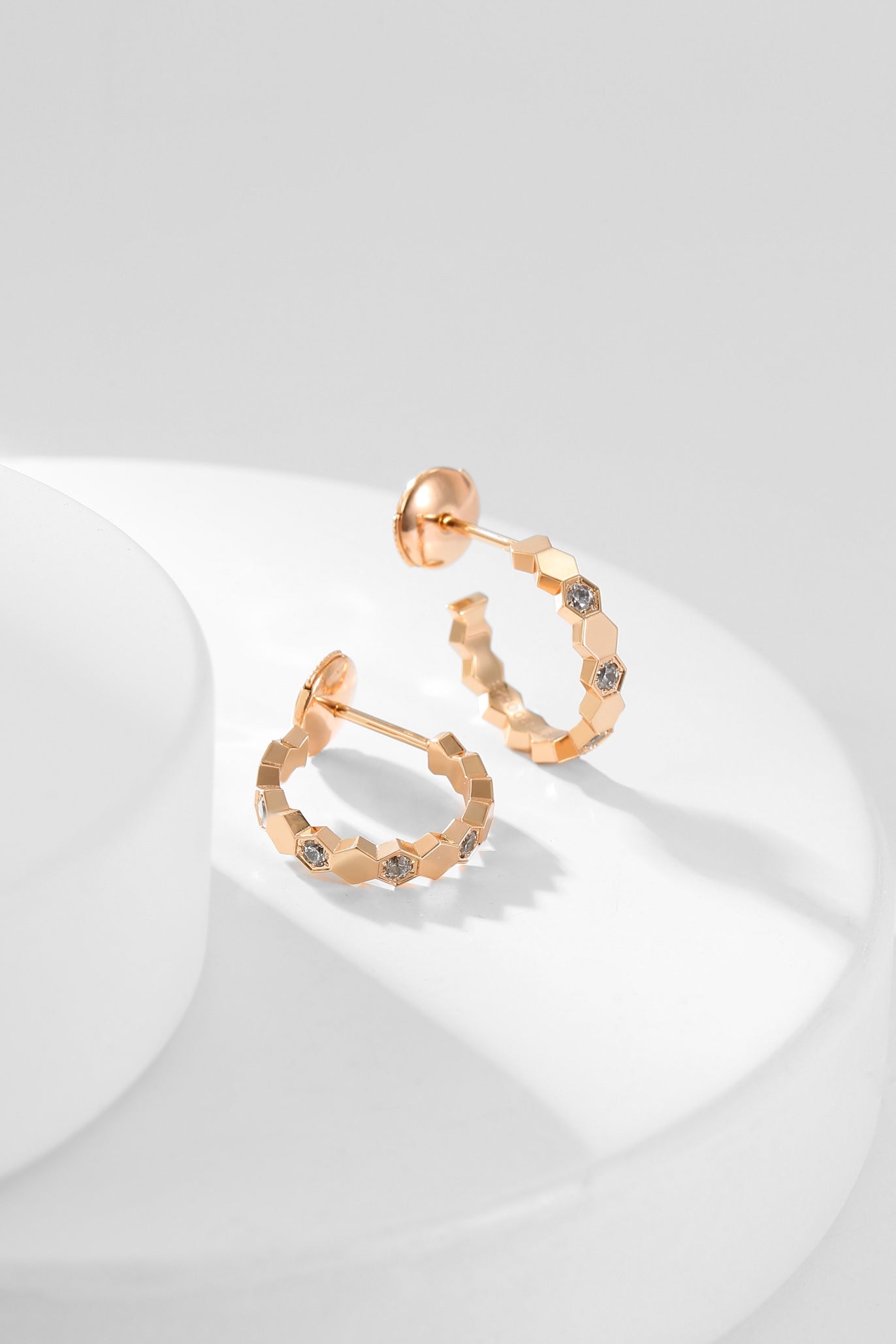 [Windsor Jewelry]BEE LOVE DIAMOND HOOP EARRINGS