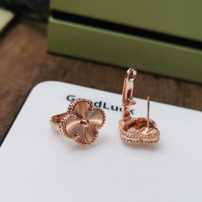 [Windsor Jewelry]CLOVER MEDIUM STUD EARRINGS