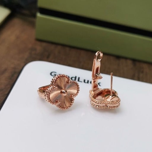 [Windsor Jewelry]CLOVER MEDIUM STUD EARRINGS