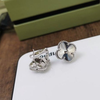 [Windsor Jewelry]CLOVER MEDIUM STUD EARRINGS