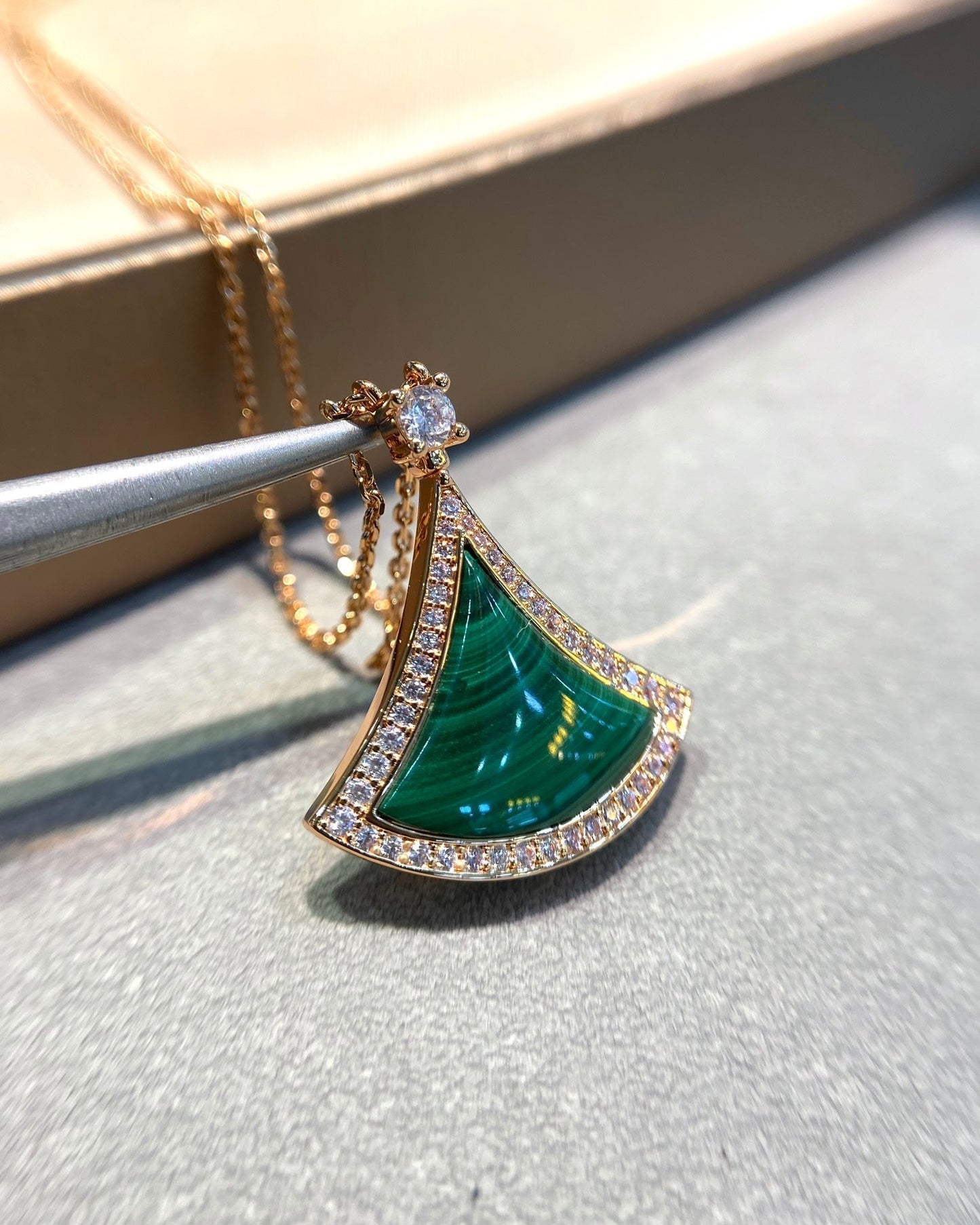[Windsor Jewelry]DREAM MALACHITE DIAMOND PAVED PINK GOLD NECKLACE