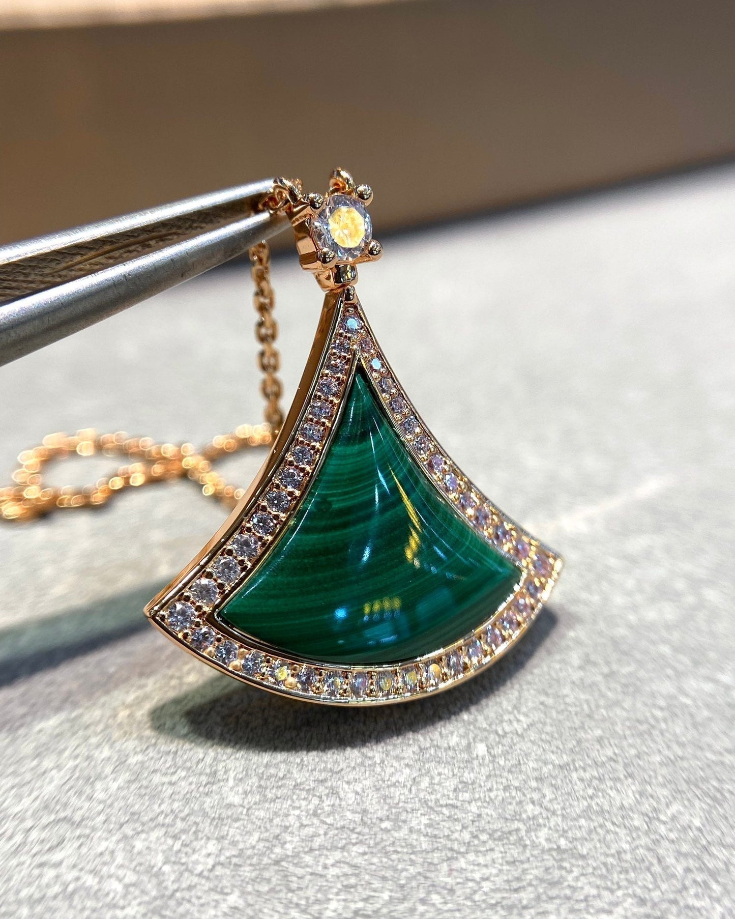 [Windsor Jewelry]DREAM MALACHITE DIAMOND PAVED PINK GOLD NECKLACE