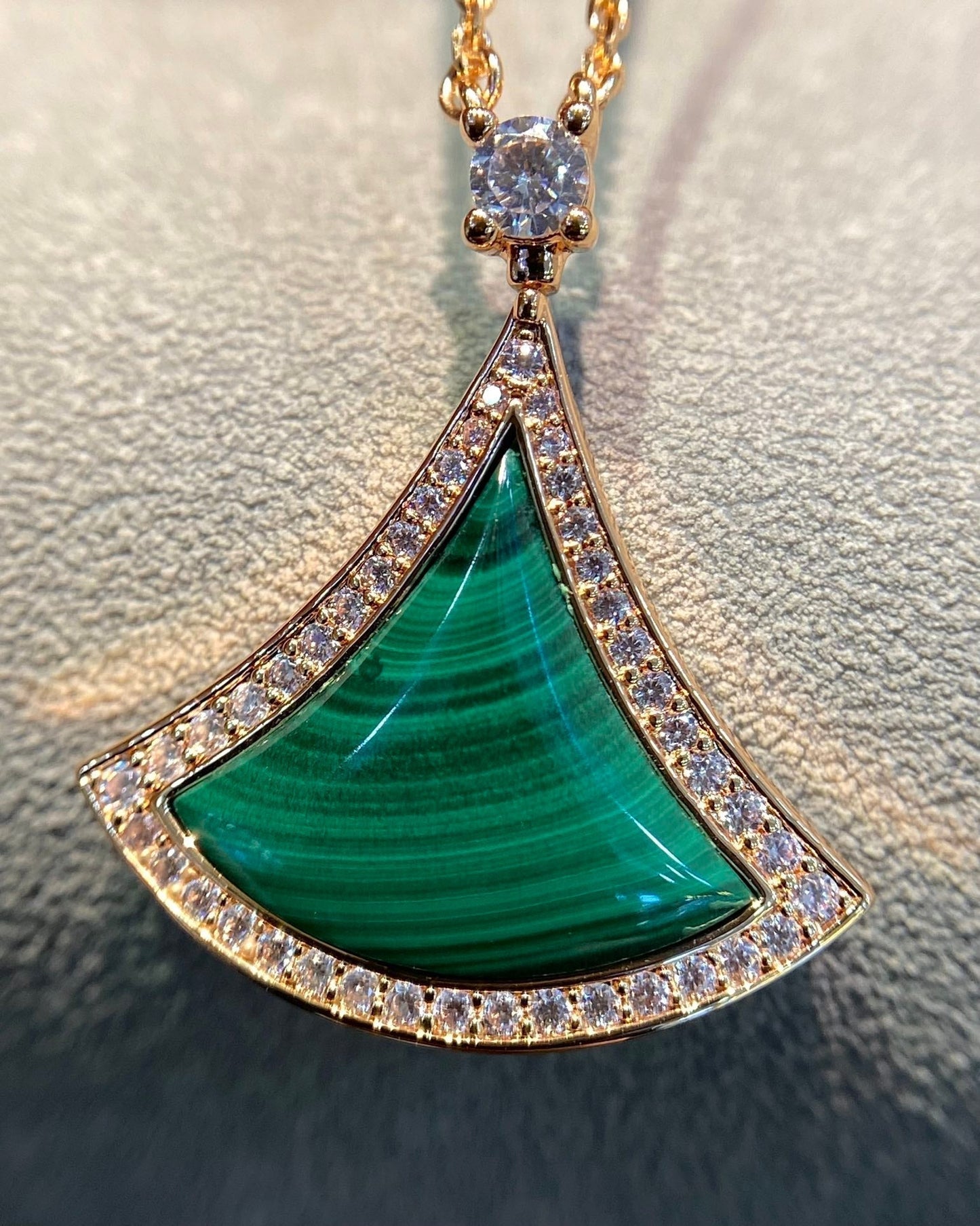 [Windsor Jewelry]DREAM MALACHITE DIAMOND PAVED PINK GOLD NECKLACE