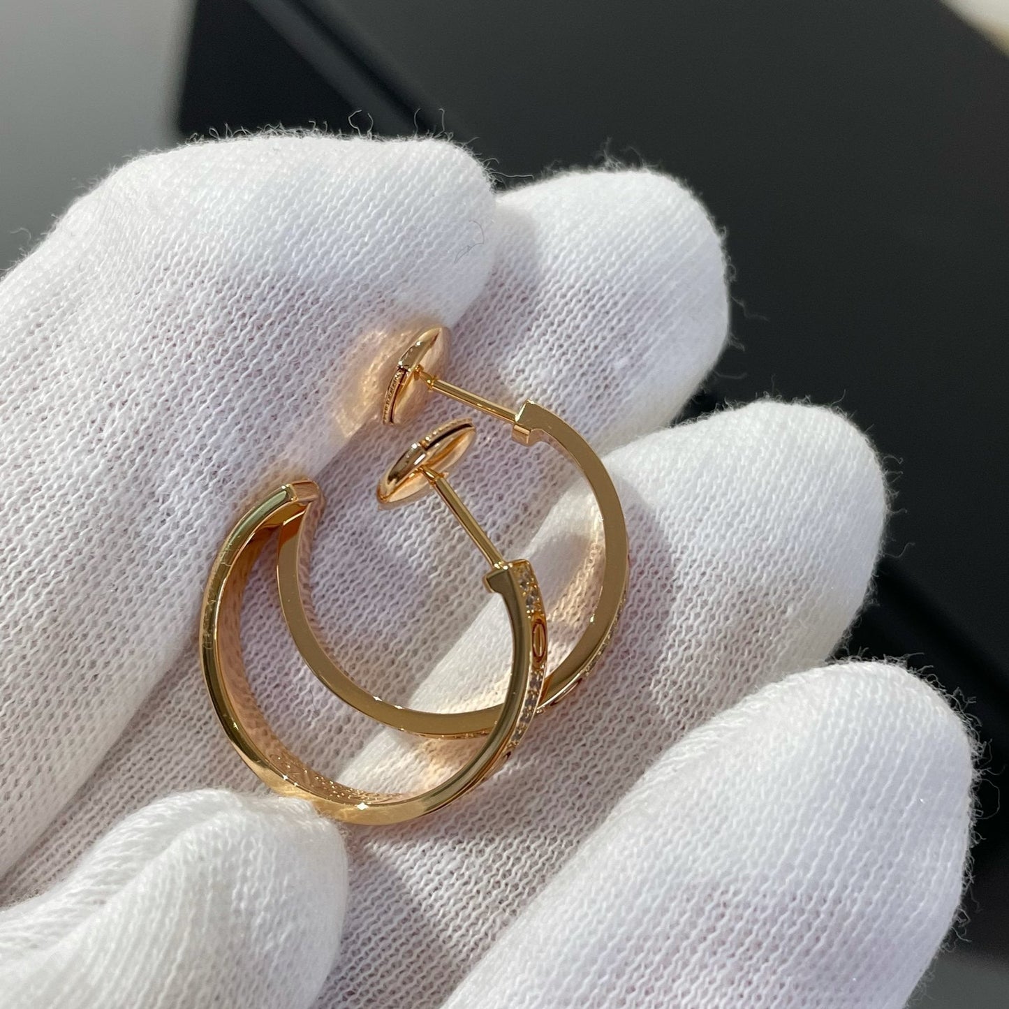 [Windsor Jewelry]LOVE DIAMOND PINK GOLD HOOP EARRINGS