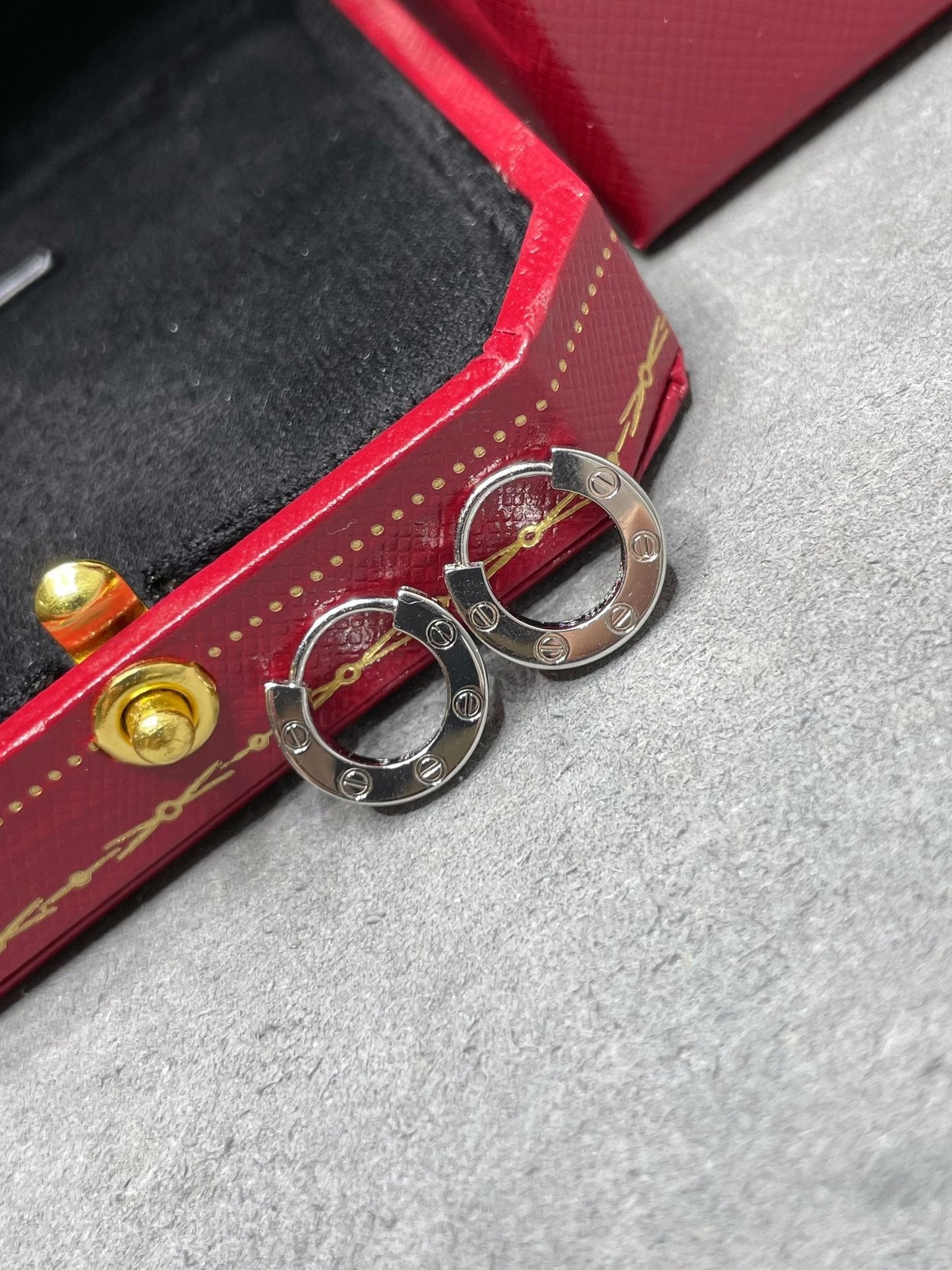 [Windsor Jewelry]LOVE MINI EARRINGS