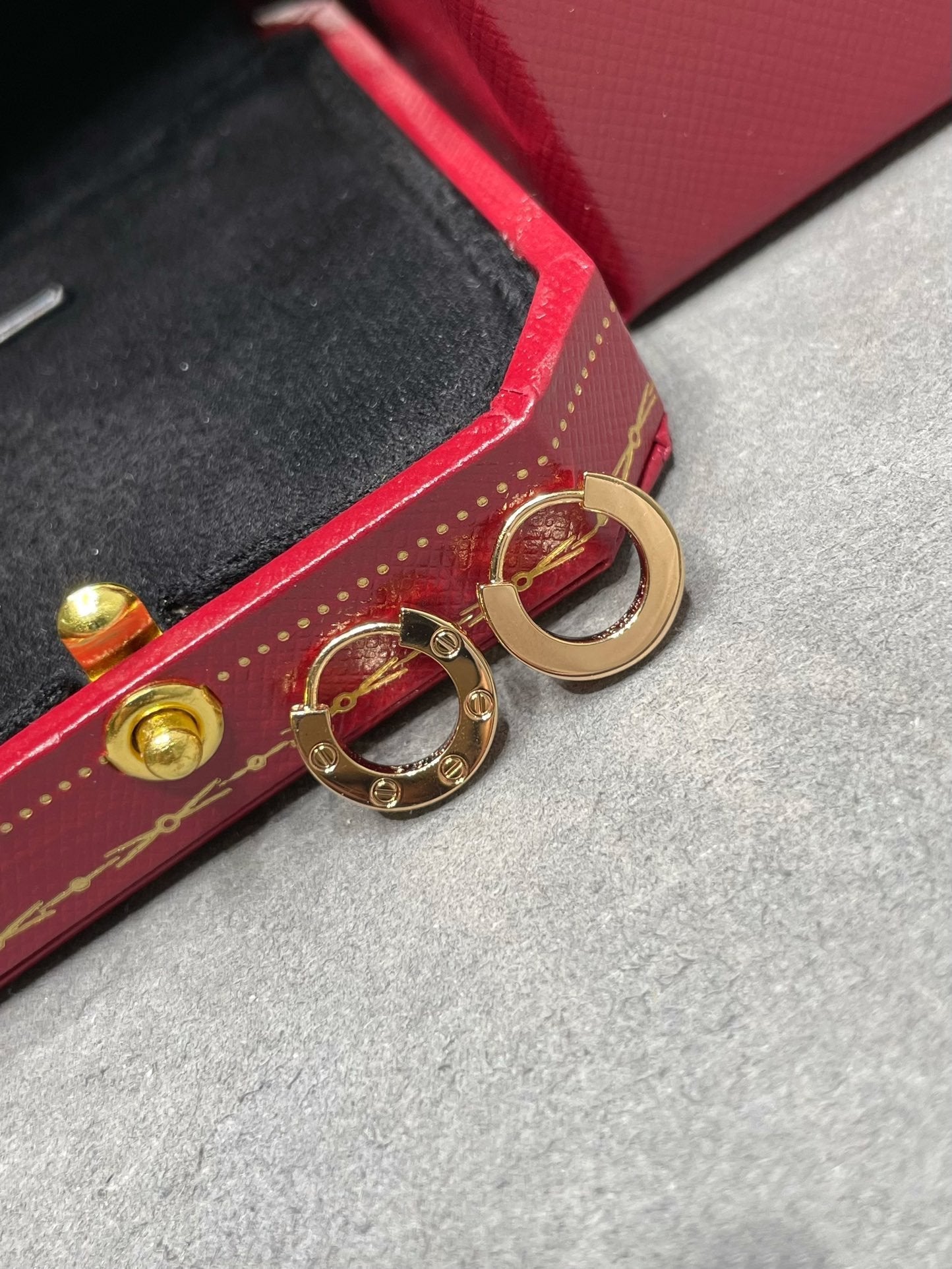 [Windsor Jewelry]LOVE MINI EARRINGS