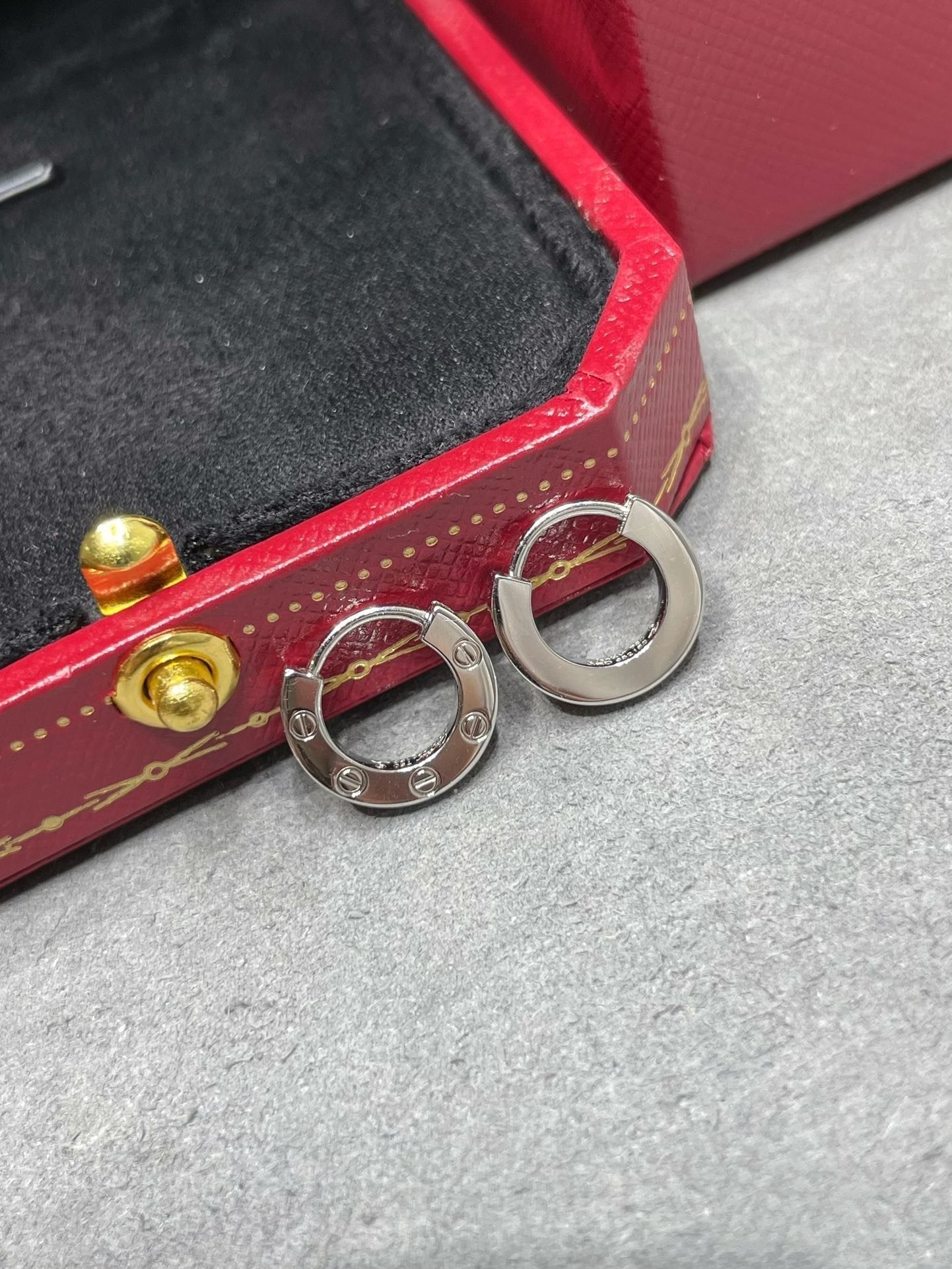 [Windsor Jewelry]LOVE MINI EARRINGS