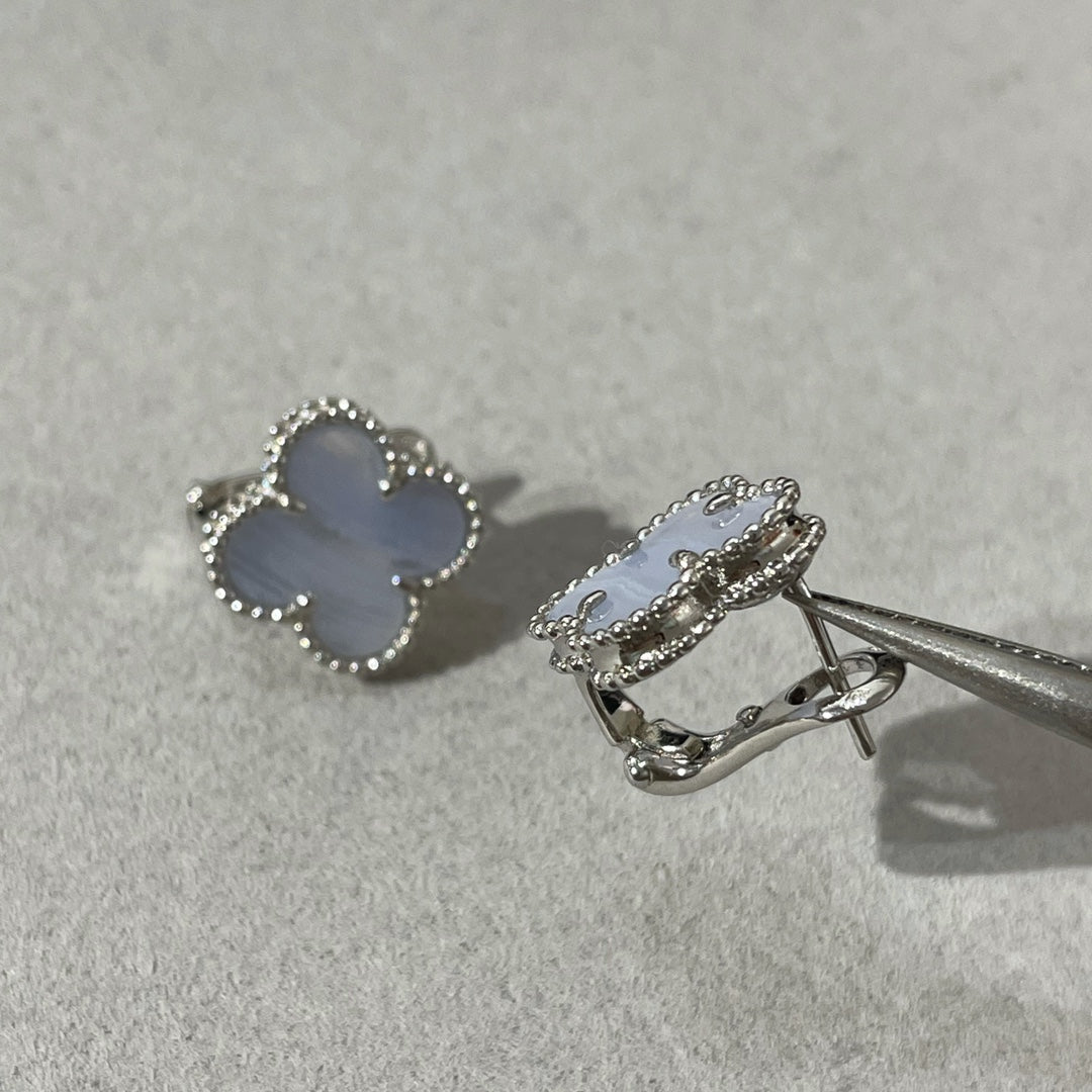 [Windsor Jewelry]CLOVER CHALCEDONY SILVER STUD EARRINGS