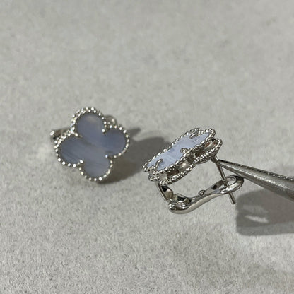 [Windsor Jewelry]CLOVER CHALCEDONY SILVER STUD EARRINGS