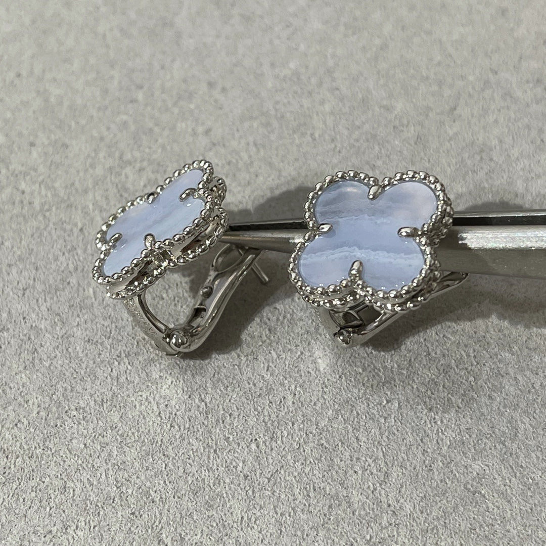 [Windsor Jewelry]CLOVER CHALCEDONY SILVER STUD EARRINGS