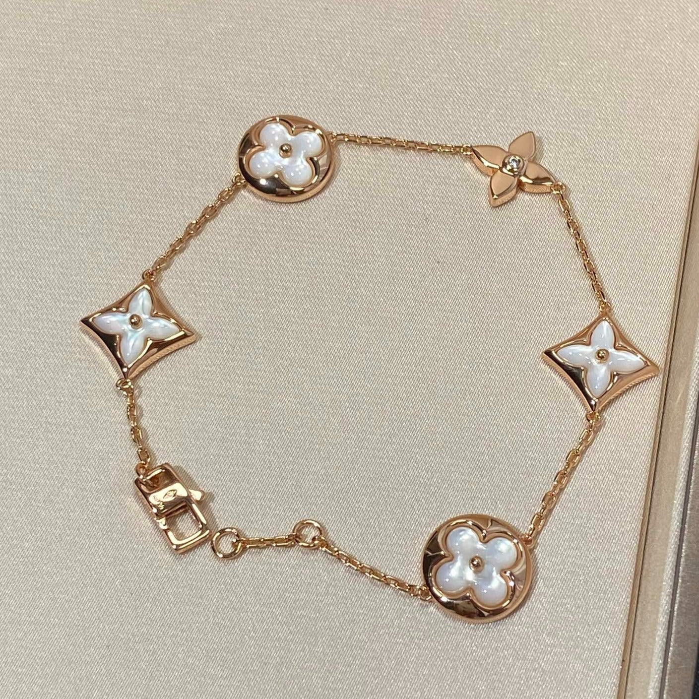 [Windsor Jewelry]STAR AND SUN 5 MOTIF MOP PINK GOLD BRACELET