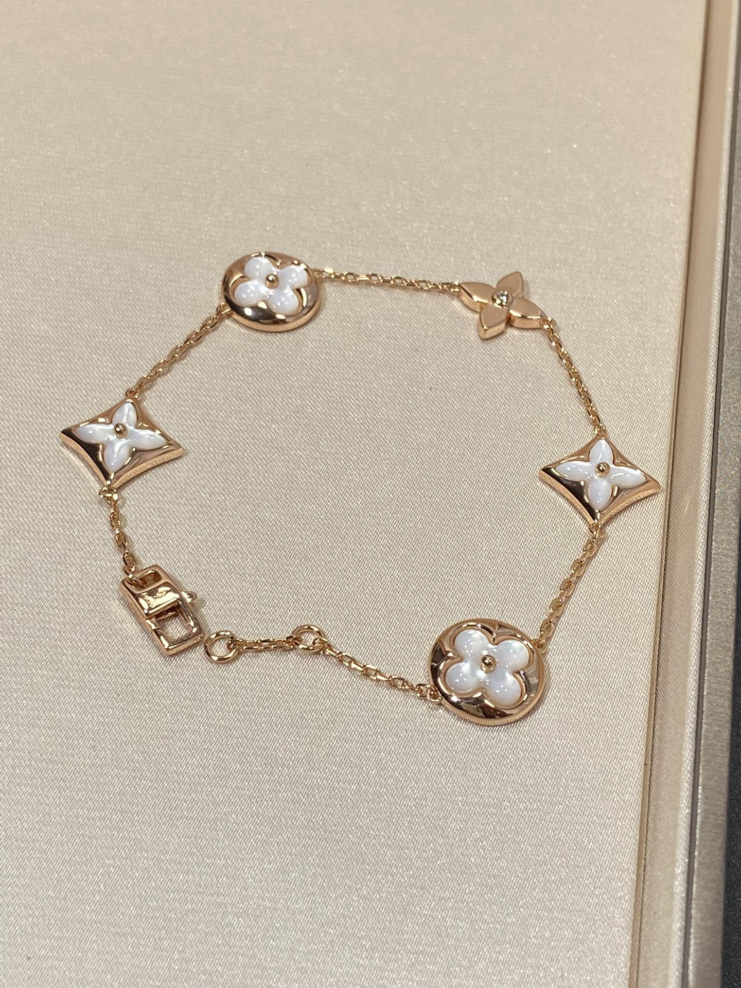 [Windsor Jewelry]STAR AND SUN 5 MOTIF MOP PINK GOLD BRACELET