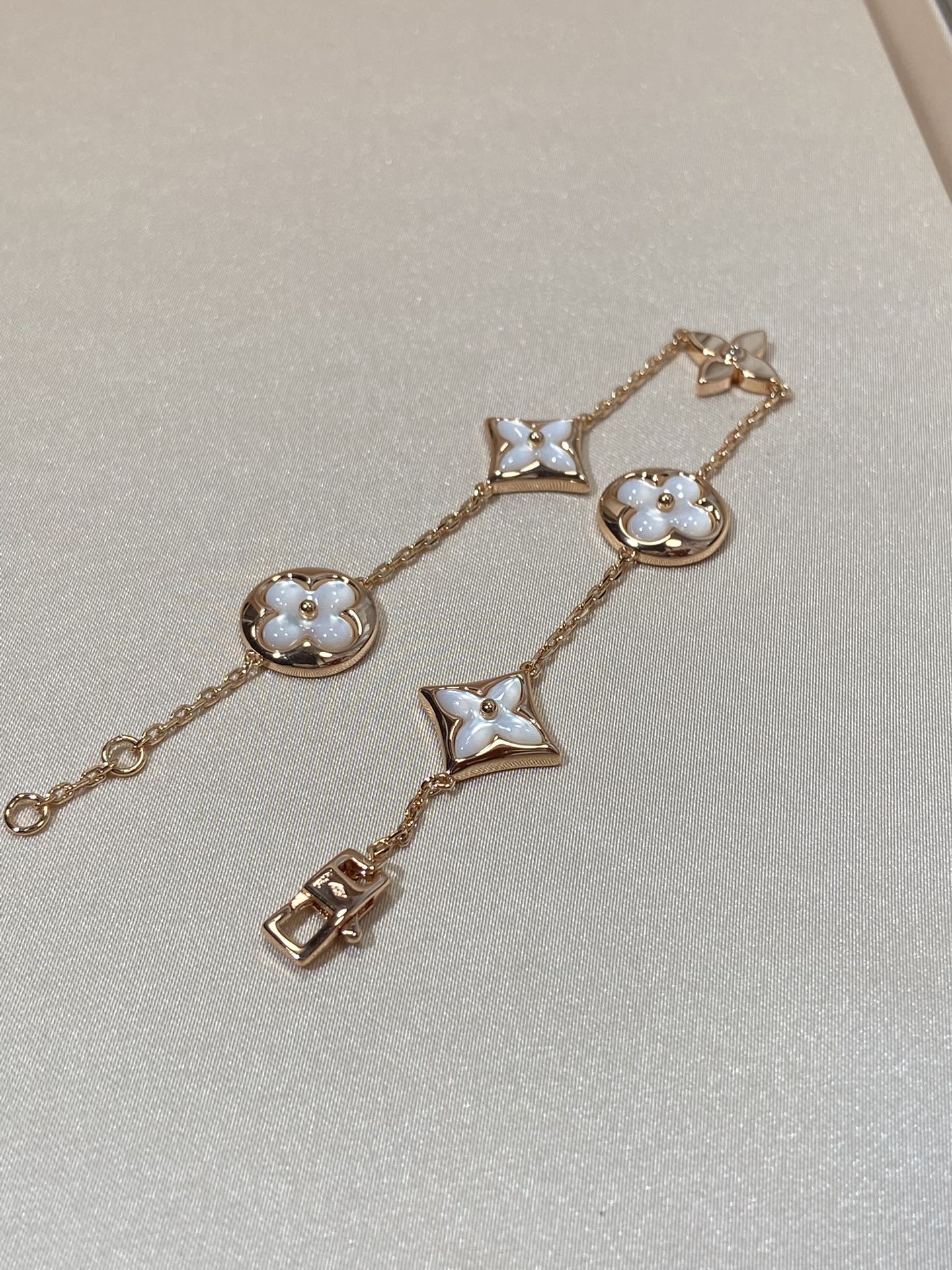 [Windsor Jewelry]STAR AND SUN 5 MOTIF MOP PINK GOLD BRACELET