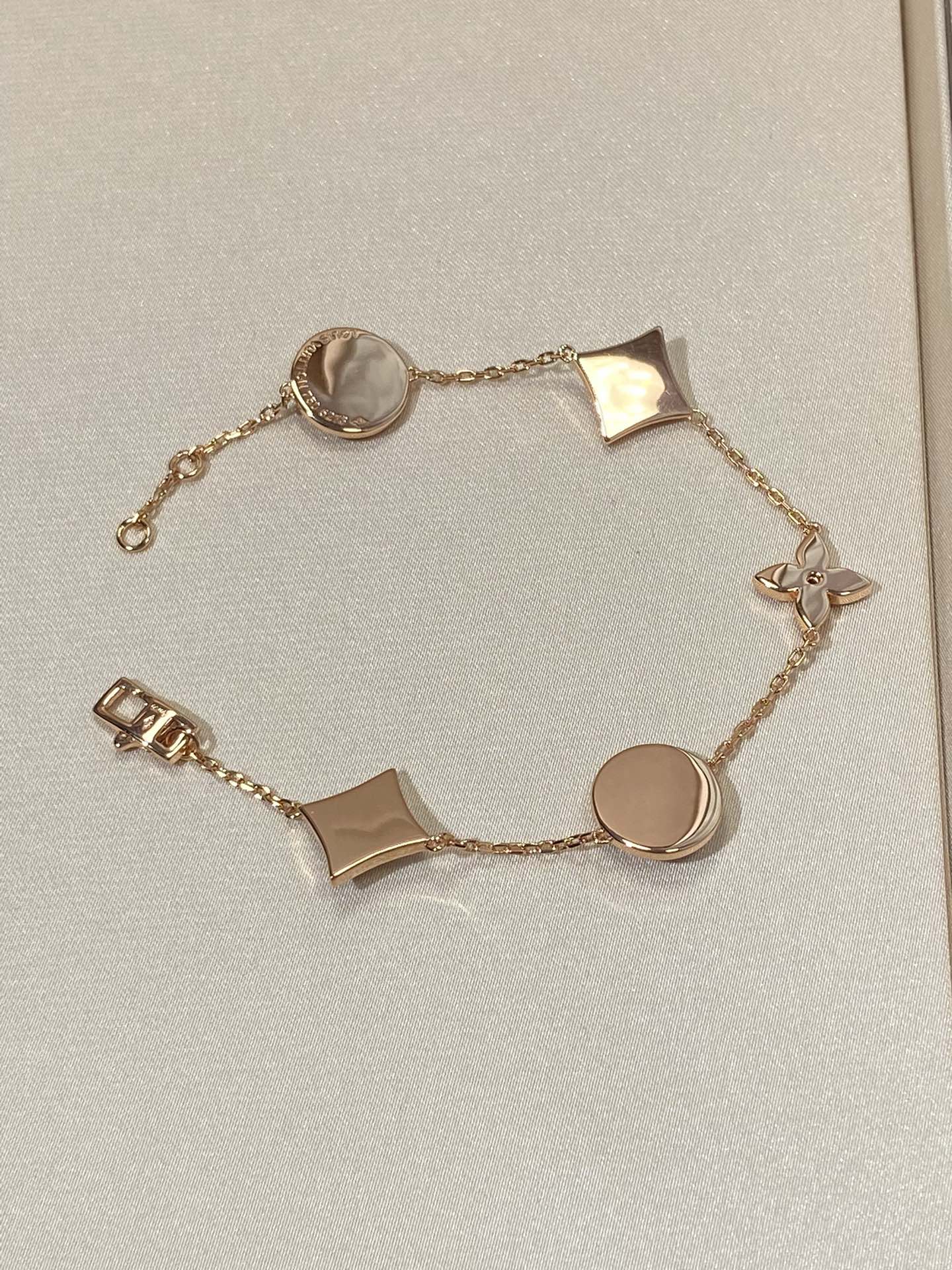 [Windsor Jewelry]STAR AND SUN 5 MOTIF MOP PINK GOLD BRACELET