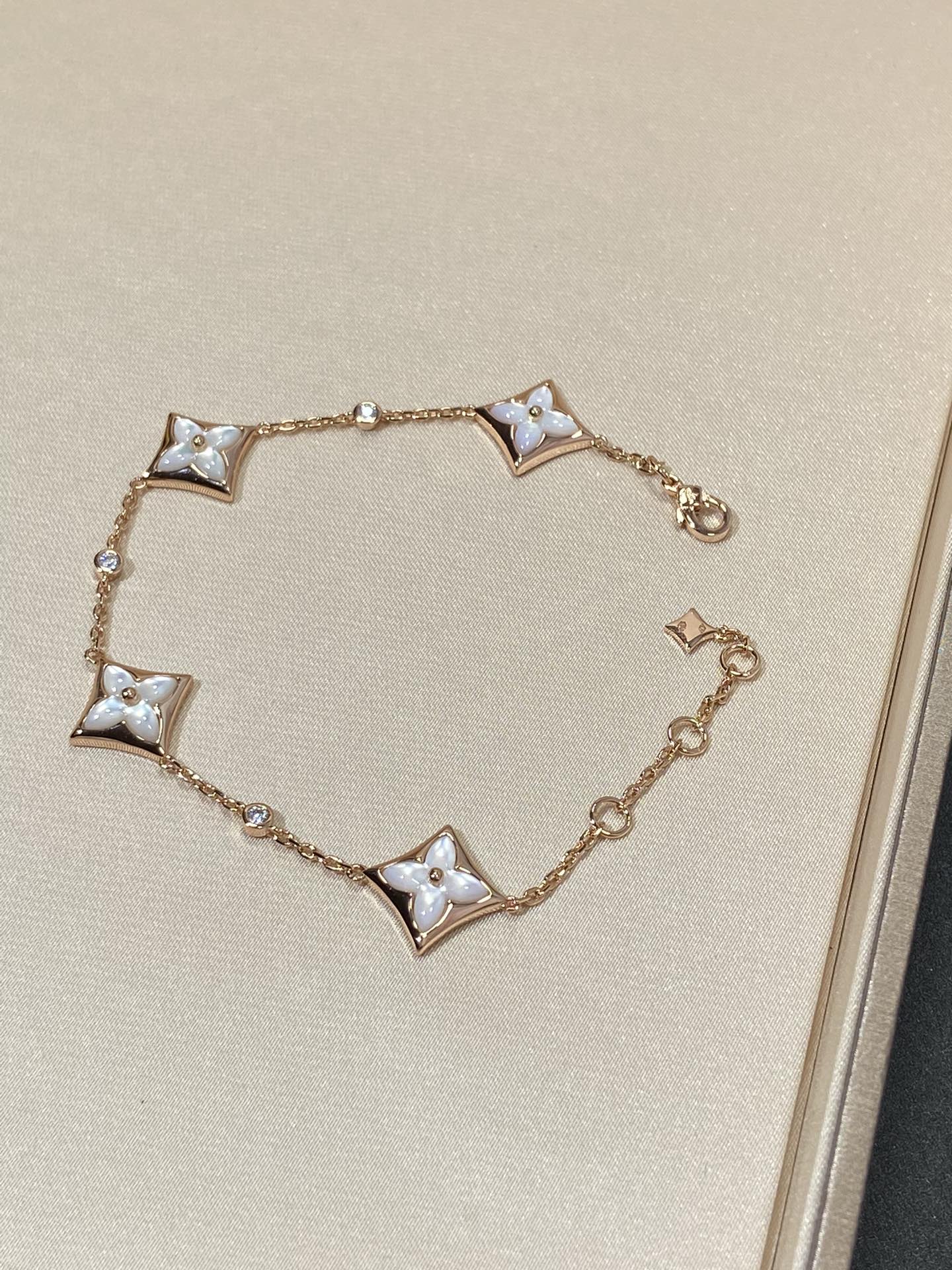 [Windsor Jewelry]STAR 4 MOTIF MOP DIAMOND PINK GOLD BRACELET