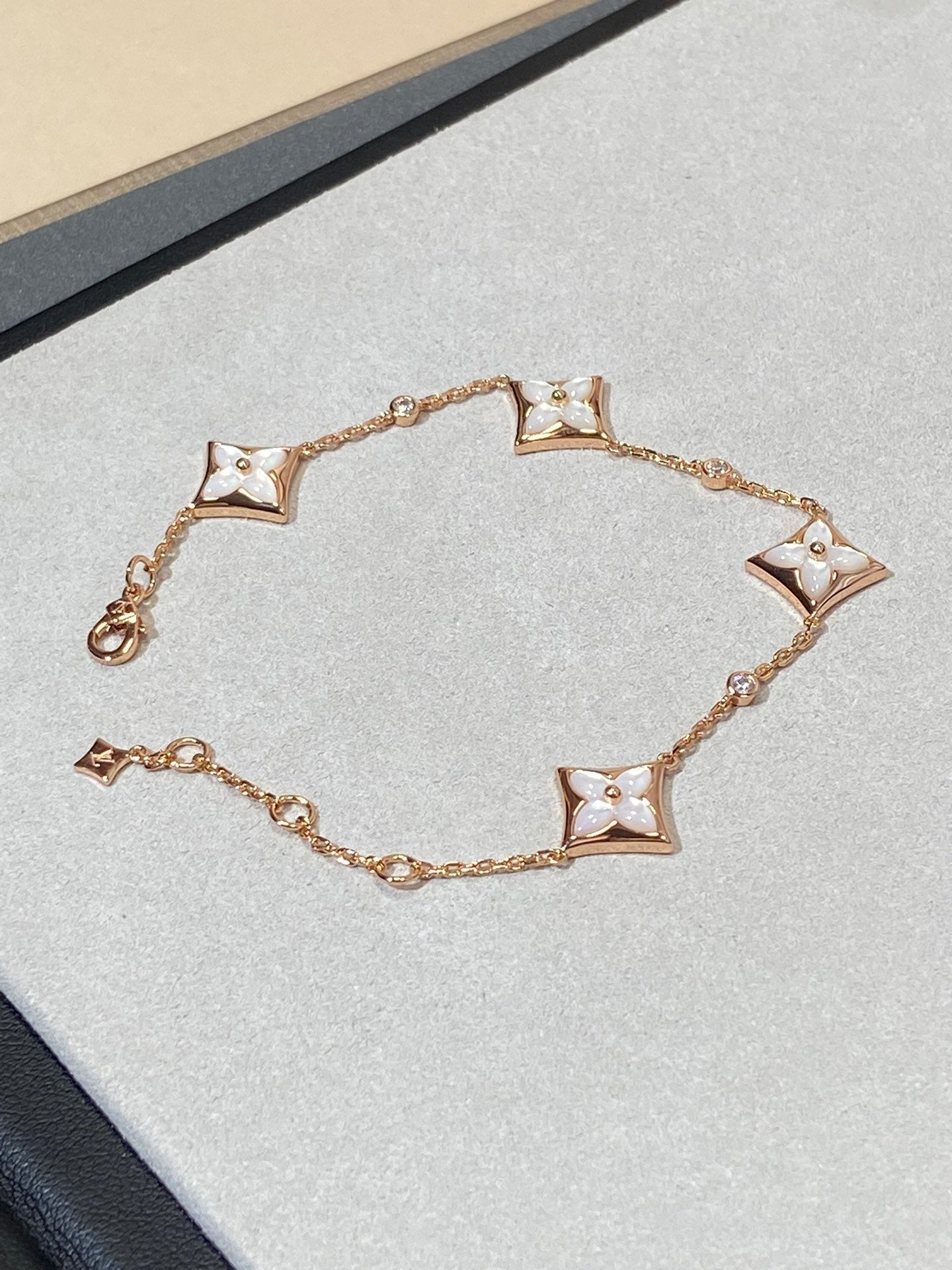 [Windsor Jewelry]STAR 4 MOTIF MOP DIAMOND PINK GOLD BRACELET