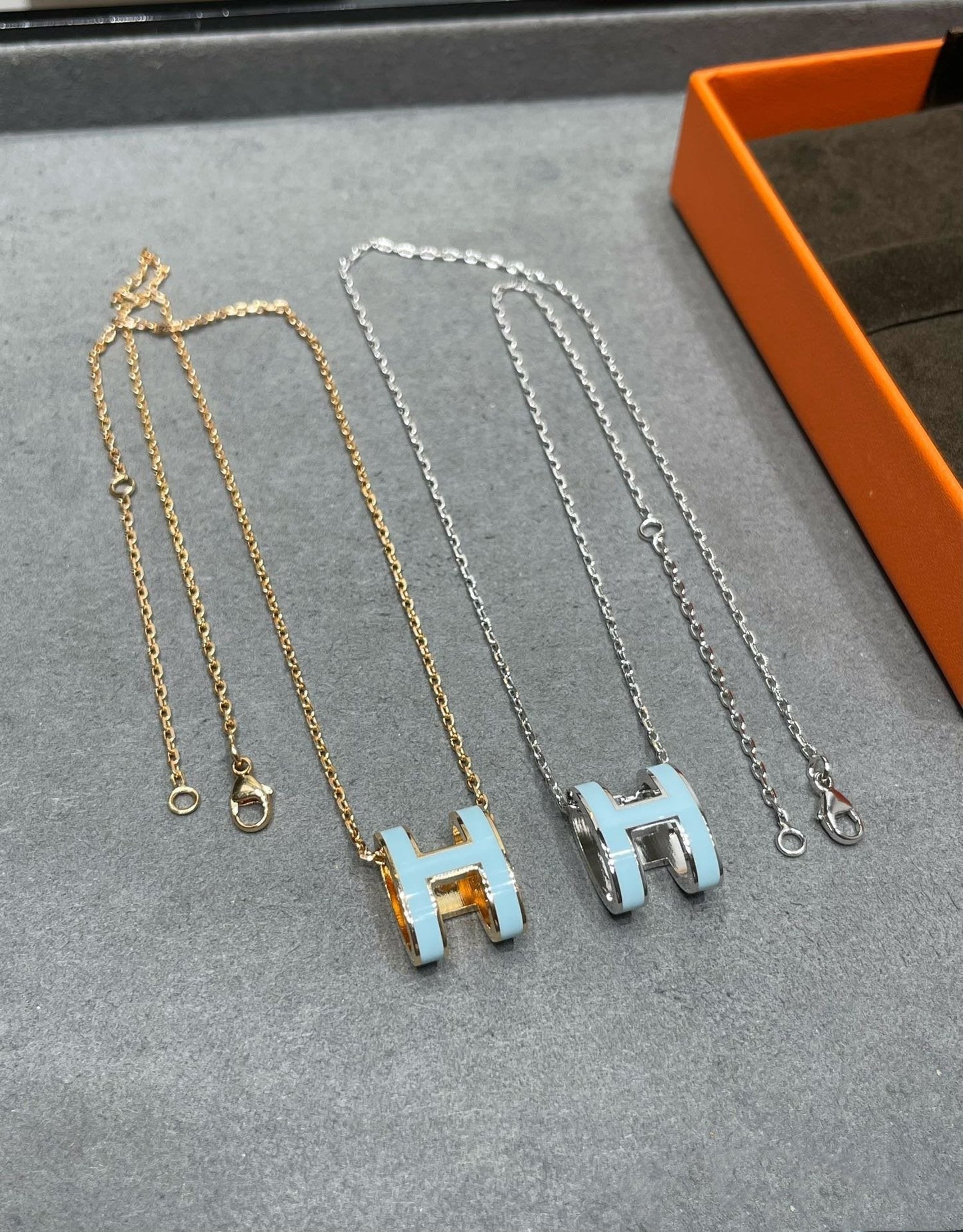 [Windsor Jewelry]POP H SKY BLUE NECKLACE