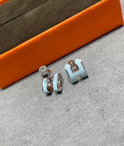 [Windsor Jewelry]POP H SKY BLUE STUD EARRINGS