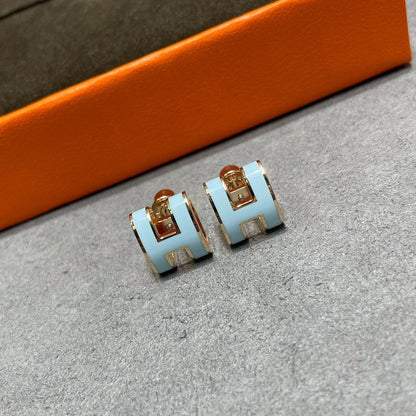 [Windsor Jewelry]POP H SKY BLUE STUD EARRINGS