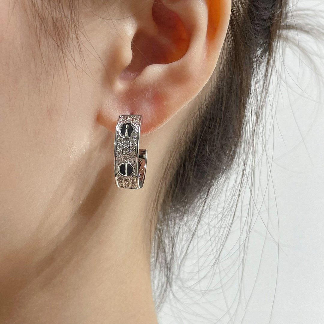 [Windsor Jewelry]LOVE CERAMIC DIAMOND PAVED SILVER EARRINGS