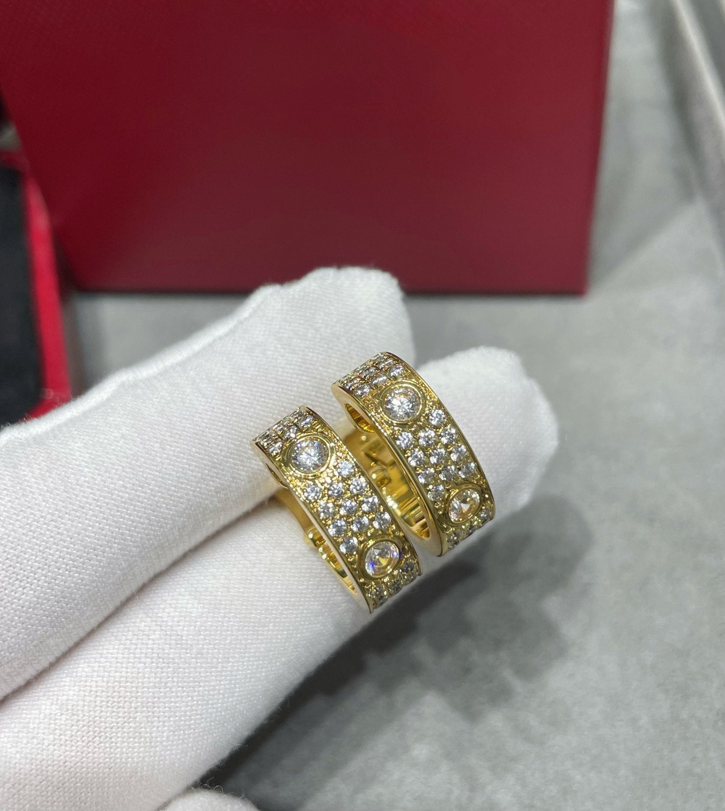 [Windsor Jewelry]LOVE 5.5MM DIAMOND PAVED EARRINGS