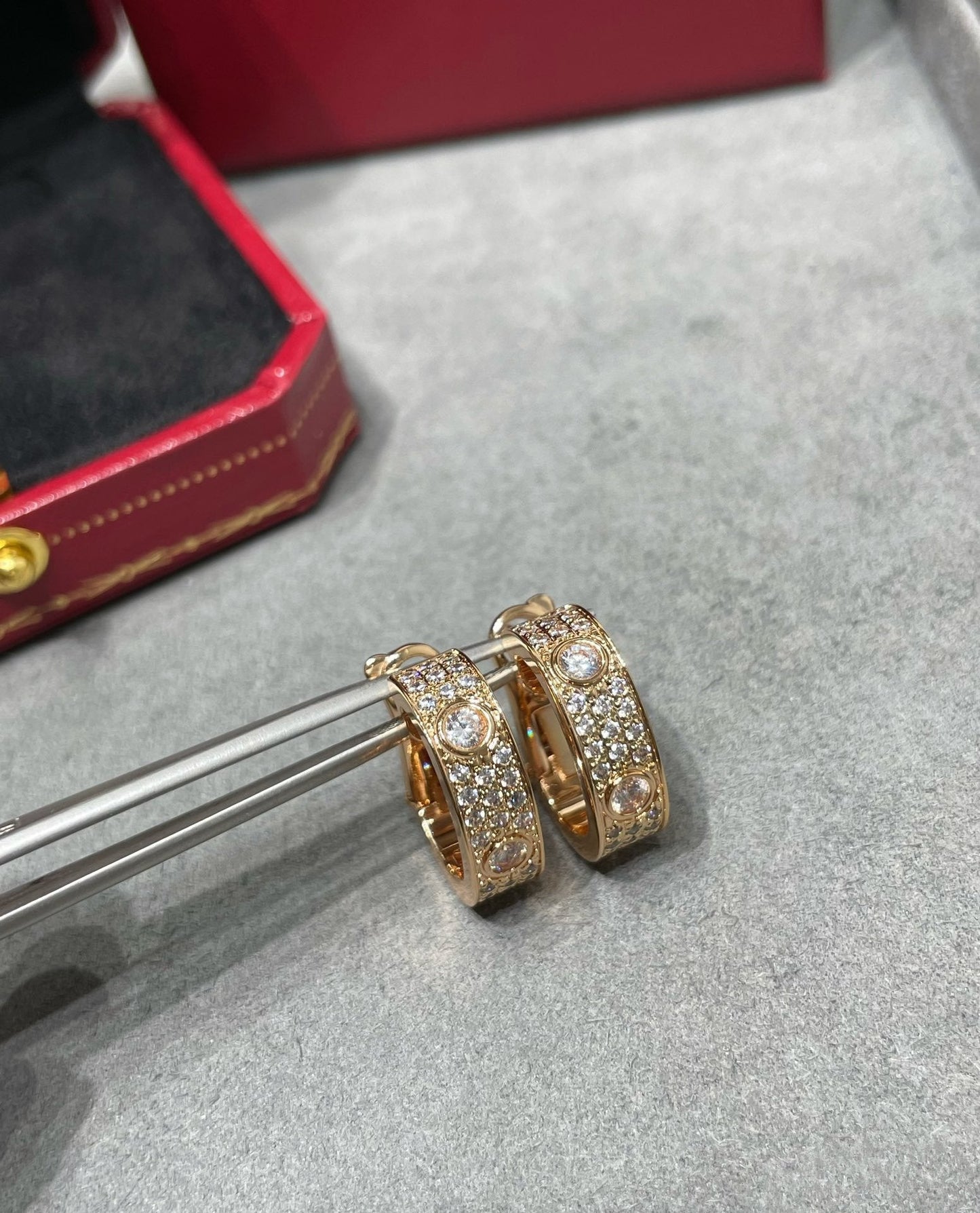 [Windsor Jewelry]LOVE 5.5MM DIAMOND PAVED EARRINGS