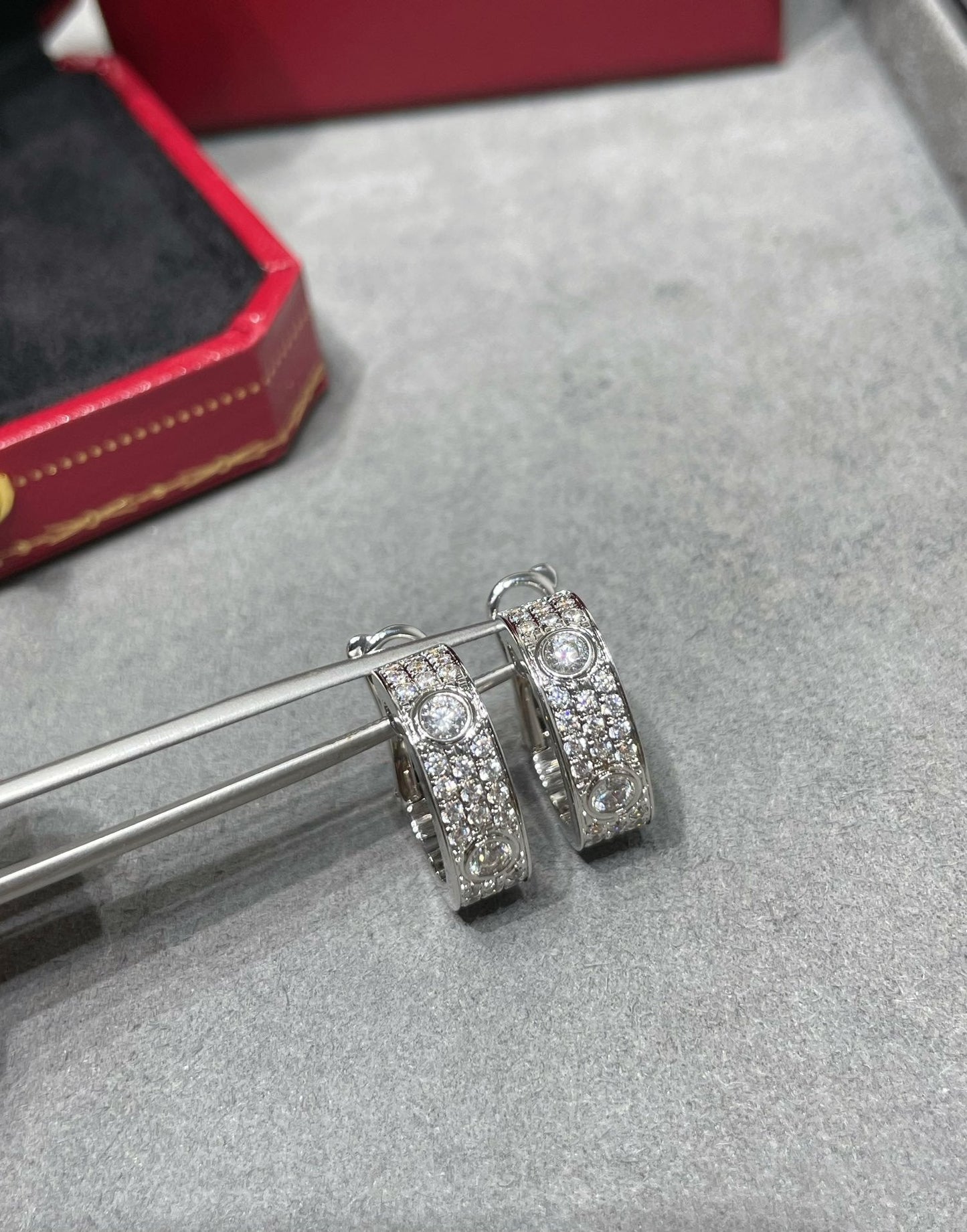 [Windsor Jewelry]LOVE 5.5MM DIAMOND PAVED EARRINGS