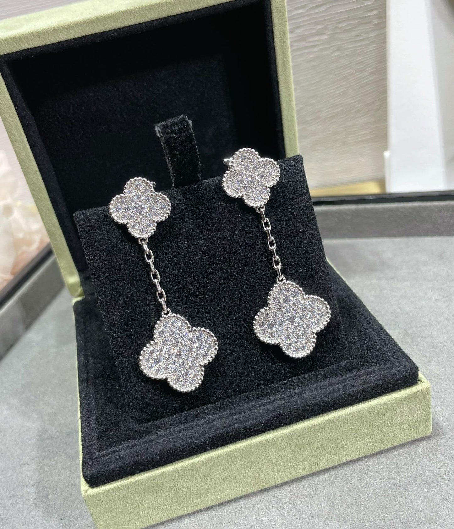 [Windsor Jewelry]CLOVER 2 MOTIFS DIAMOND PAVED SILVER EARRINGS