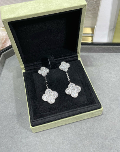 [Windsor Jewelry]CLOVER 2 MOTIFS DIAMOND PAVED SILVER EARRINGS