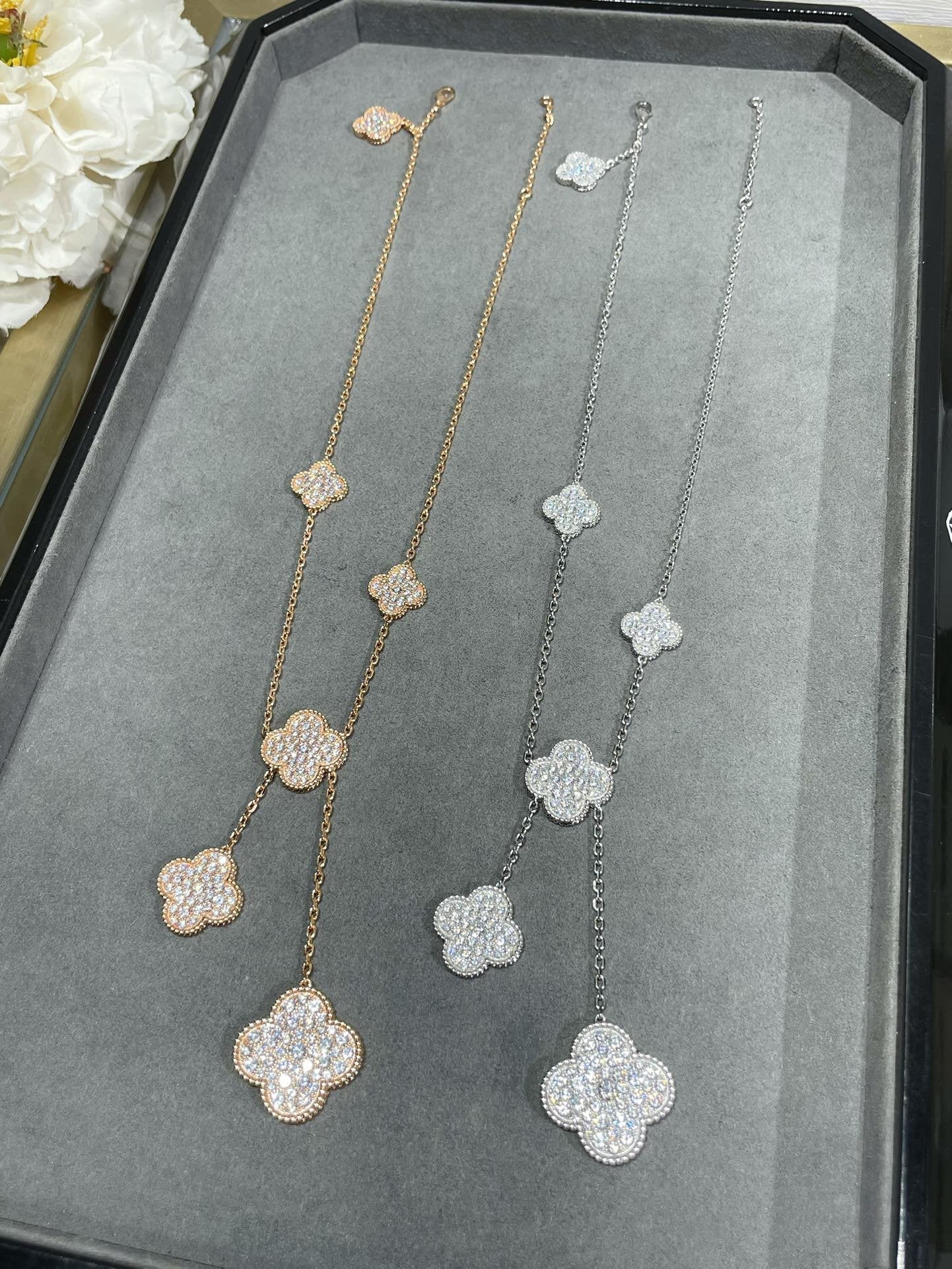 [Windsor Jewelry]CLOVER 6 MOTIF DIAMOND PAVED NECKLACE