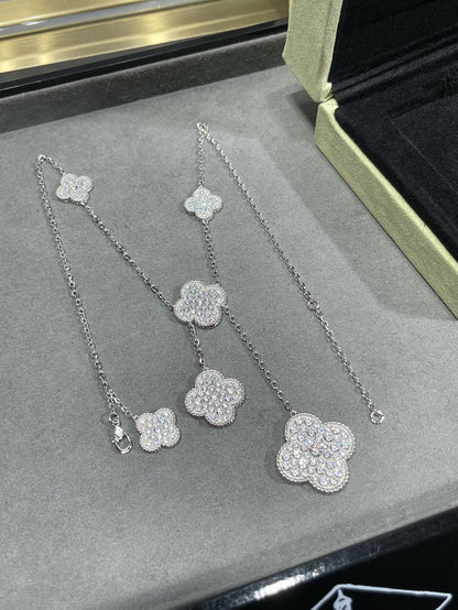 [Windsor Jewelry]CLOVER 6 MOTIF DIAMOND PAVED NECKLACE
