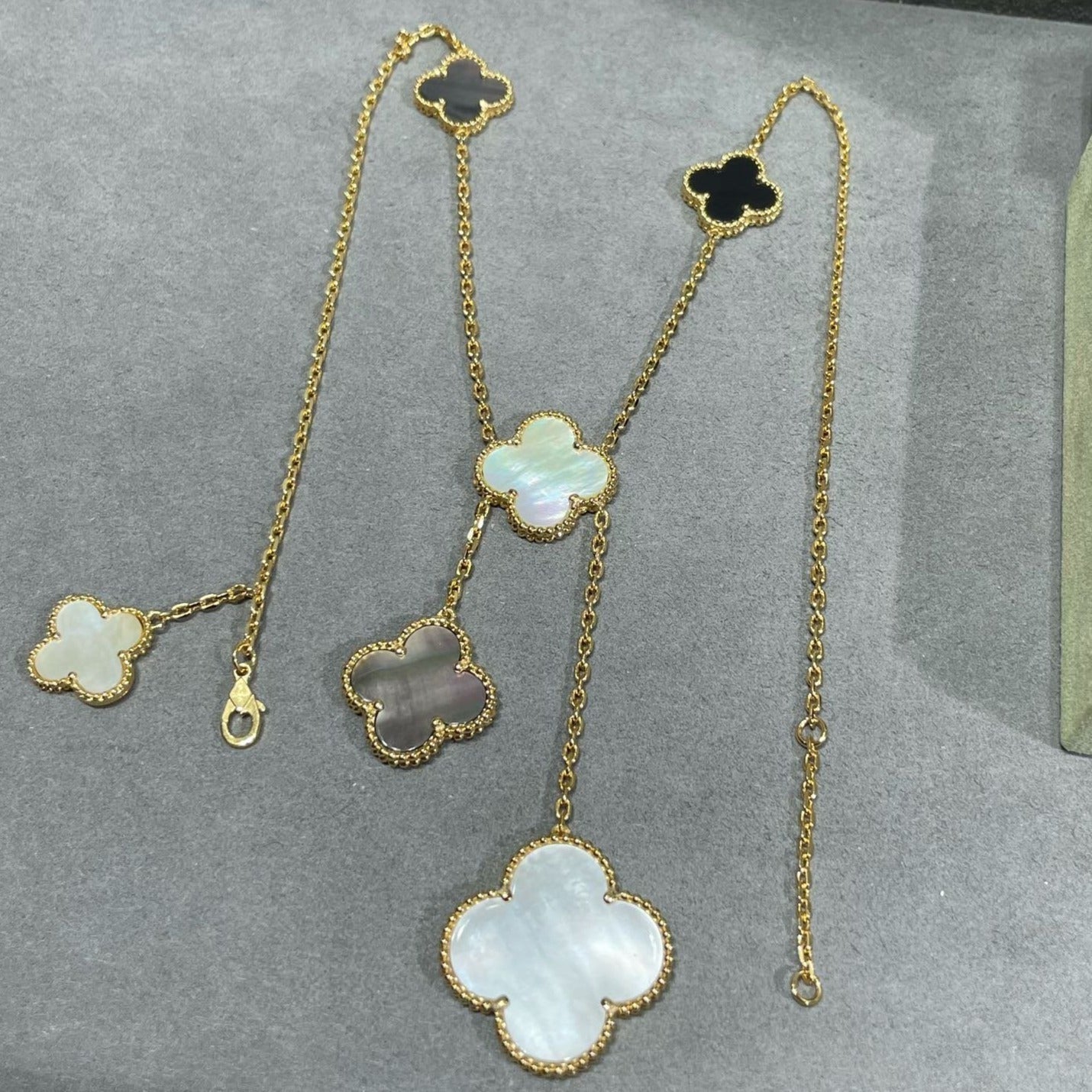 [Windsor Jewelry]CLOVER 6 MOTIF MOP ONYX GOLD NECKLACE