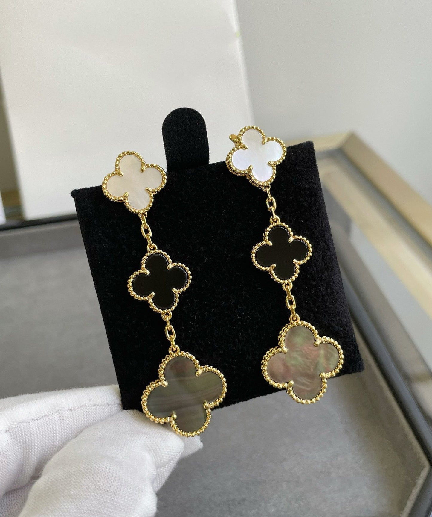 [Windsor Jewelry]CLOVER 3 MOTIF MOP ONYX DARK MOP PINK GOLD EARRINGS