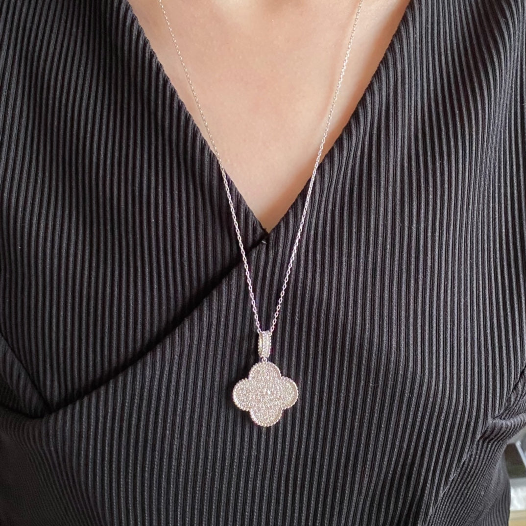 [Windsor Jewelry]CLOVER 25MM LARGE PEDANT DIAMOND PAVED LONG NECKLACE