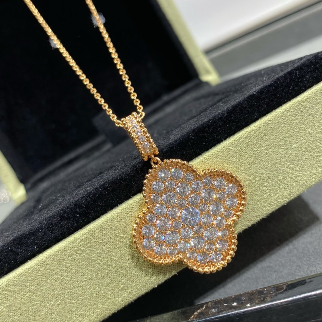 [Windsor Jewelry]CLOVER 25MM LARGE PEDANT DIAMOND PAVED LONG NECKLACE