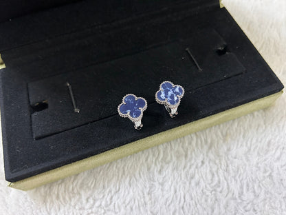 [Windsor Jewelry]CLOVER PIETERSITE MEDIUM STUD EARRINGS