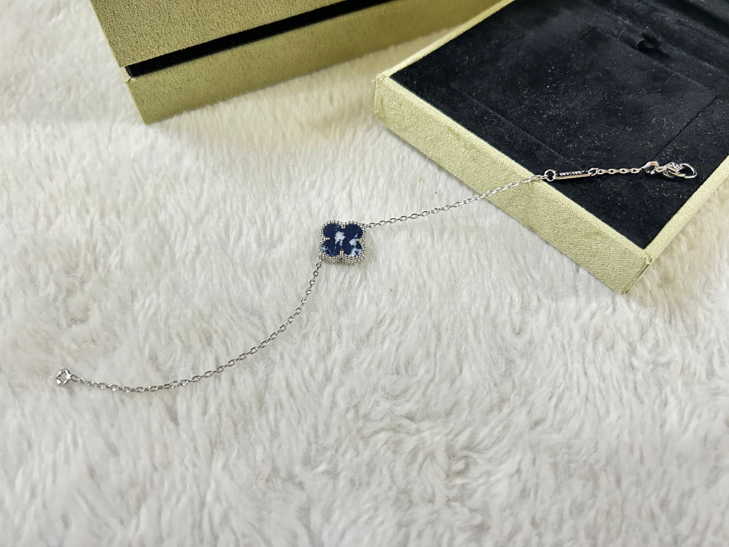 [Windsor Jewelry]CLOVER 1 MOTIF PIETERSITE BRACELET
