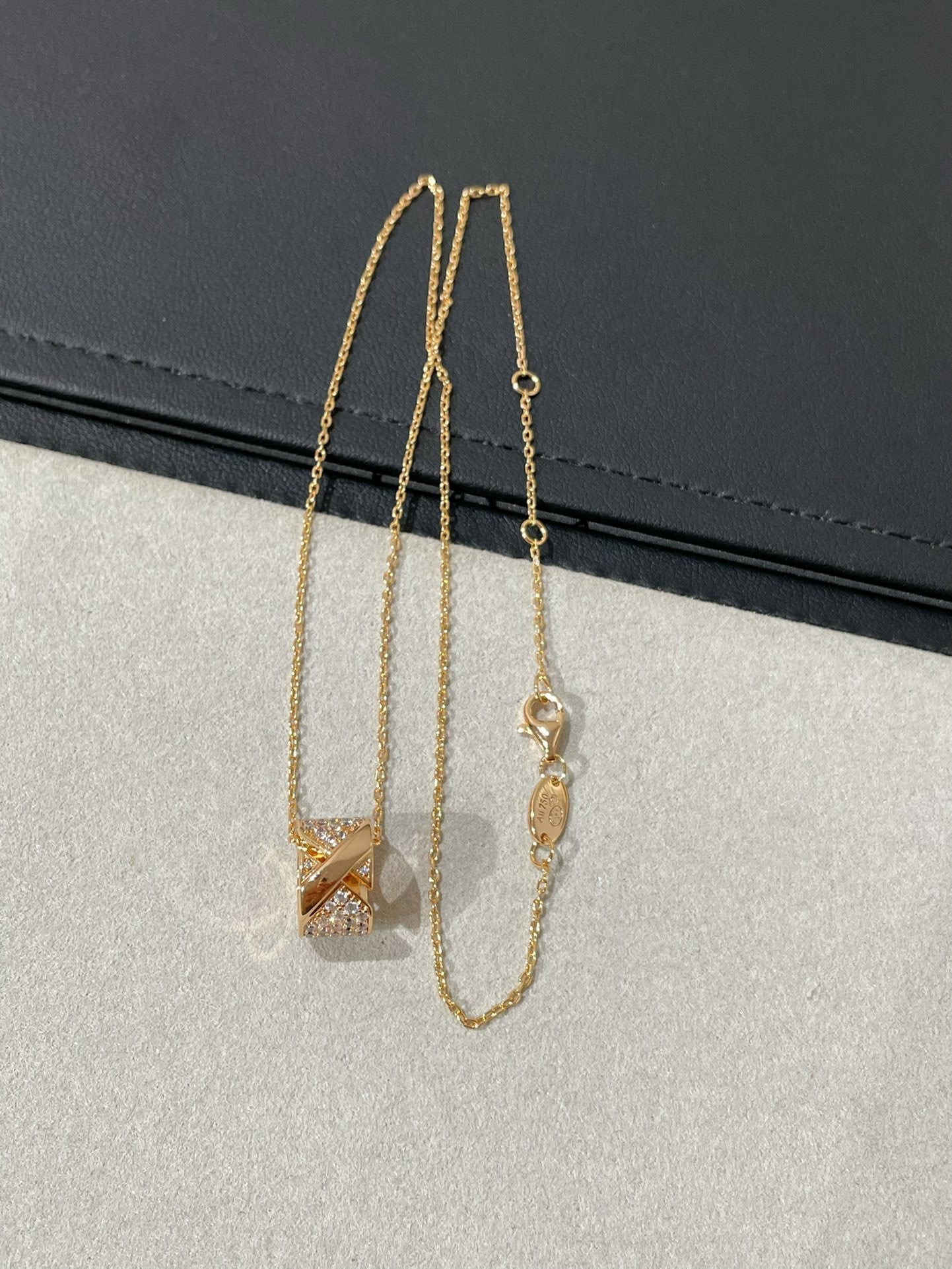 [Windsor Jewelry]LIENS EVIDENCE DIAMOND PAVED NECKLACE