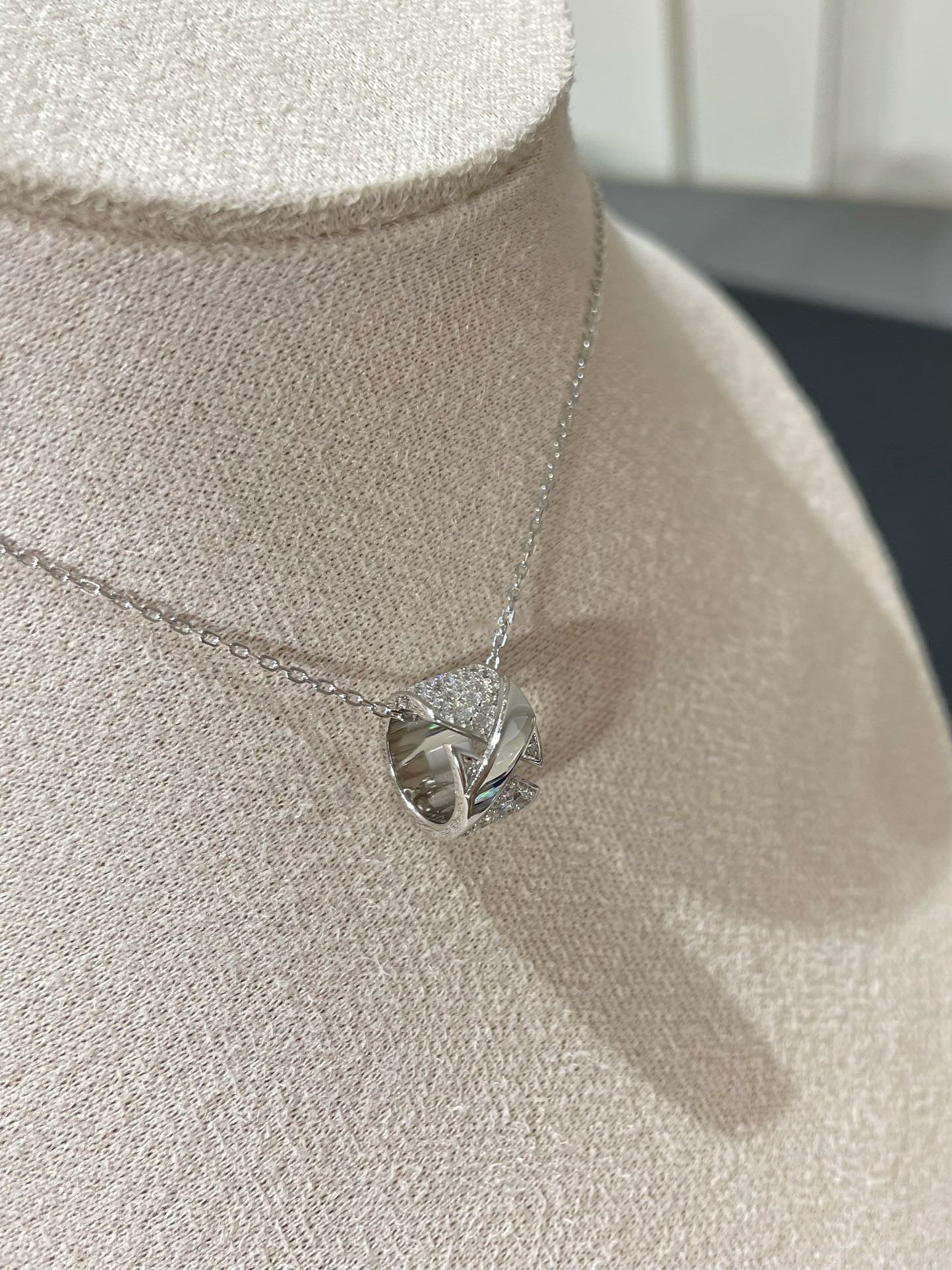[Windsor Jewelry]LIENS EVIDENCE DIAMOND PAVED NECKLACE