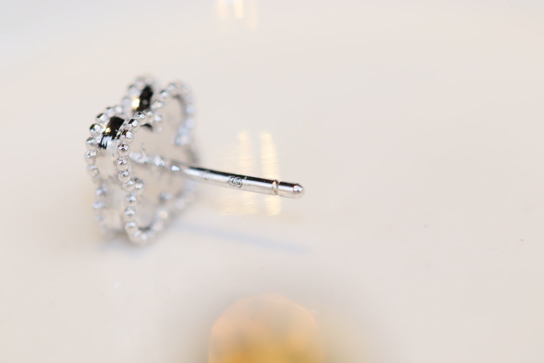[Windsor Jewelry]CLOVER MINI TURQUOISE SILVER STUD EARRINGS