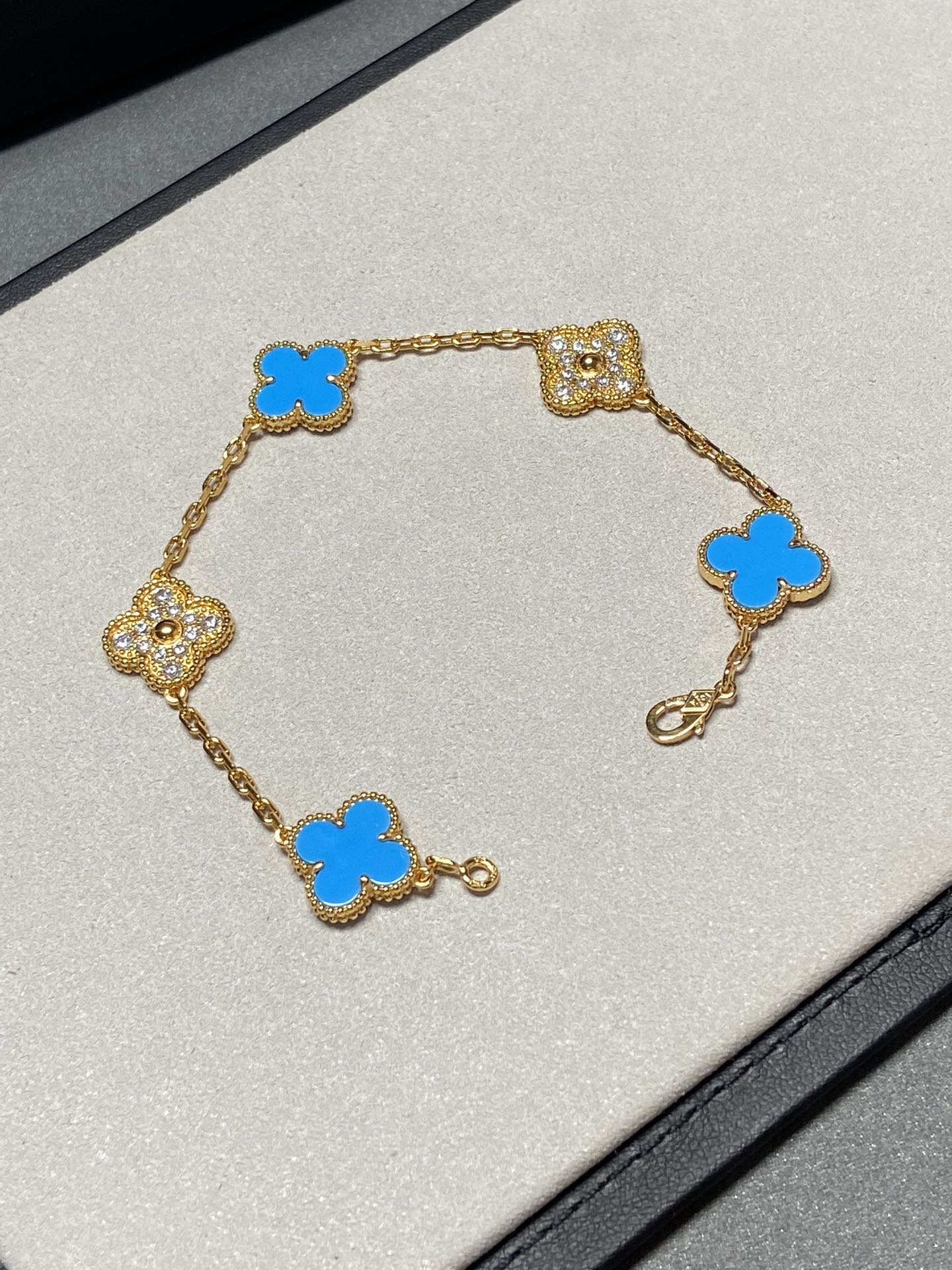 [Windsor Jewelry]CLOVER 5 MOTIF BLUE CHALCEDONY DIAMOND GOLD BRACELET