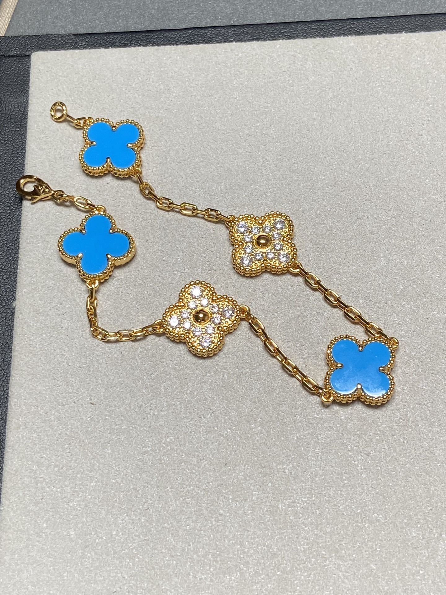 [Windsor Jewelry]CLOVER 5 MOTIF BLUE CHALCEDONY DIAMOND GOLD BRACELET