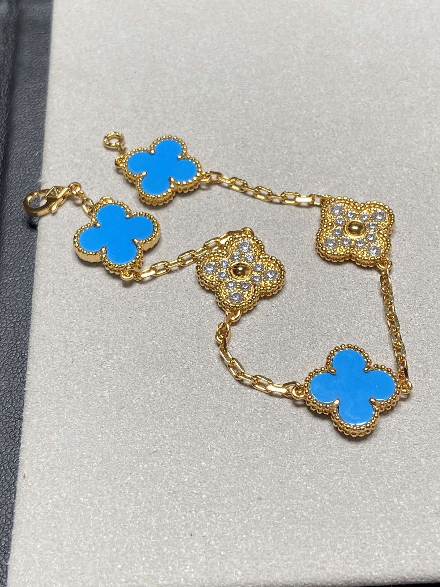 [Windsor Jewelry]CLOVER 5 MOTIF BLUE CHALCEDONY DIAMOND GOLD BRACELET