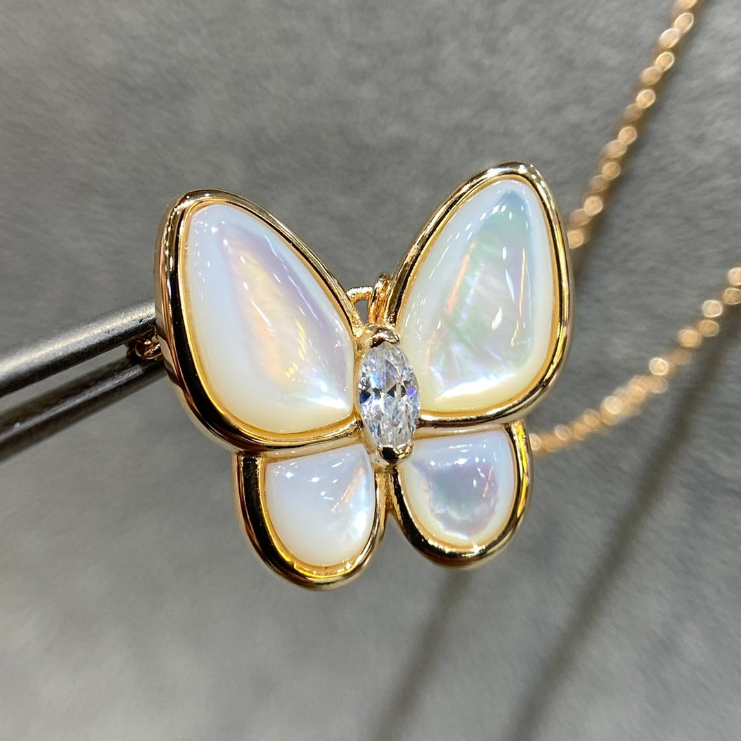 [Windsor Jewelry]BUTTERFLY MOP DIAMOND NECKLACE