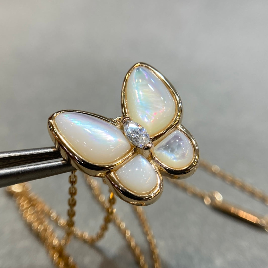 [Windsor Jewelry]BUTTERFLY MOP DIAMOND NECKLACE